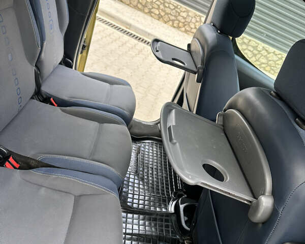 Желтый Ситроен Берлинго, объемом двигателя 1.6 л и пробегом 201 тыс. км за 5550 $, фото 19 на Automoto.ua