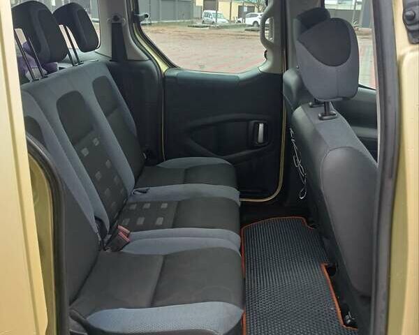 Желтый Ситроен Берлинго, объемом двигателя 1.6 л и пробегом 300 тыс. км за 6500 $, фото 12 на Automoto.ua