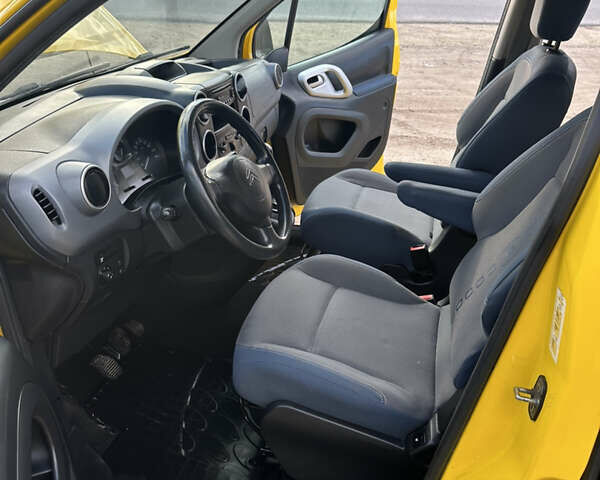 Жовтий Сітроен Берлінго, об'ємом двигуна 1.6 л та пробігом 241 тис. км за 5600 $, фото 7 на Automoto.ua