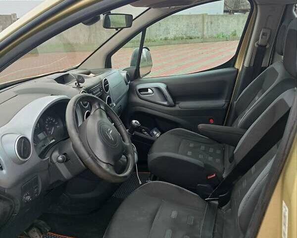 Желтый Ситроен Берлинго, объемом двигателя 1.6 л и пробегом 300 тыс. км за 6500 $, фото 11 на Automoto.ua