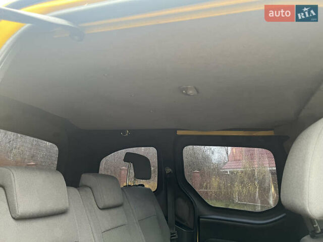 Желтый Ситроен Берлинго, объемом двигателя 1.6 л и пробегом 209 тыс. км за 5600 $, фото 8 на Automoto.ua