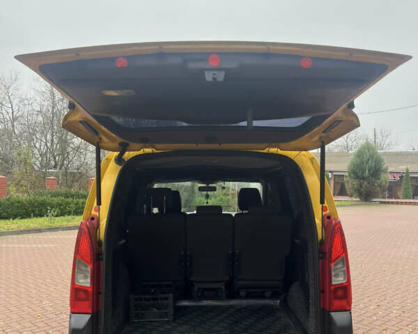 Желтый Ситроен Берлинго, объемом двигателя 1.6 л и пробегом 209 тыс. км за 5600 $, фото 6 на Automoto.ua