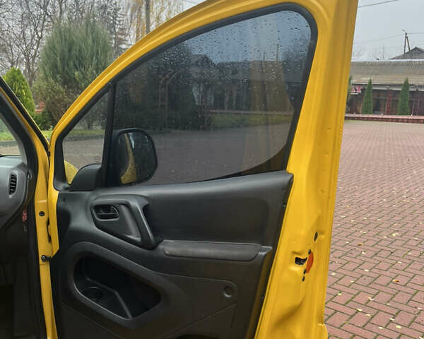 Желтый Ситроен Берлинго, объемом двигателя 1.6 л и пробегом 209 тыс. км за 5600 $, фото 9 на Automoto.ua