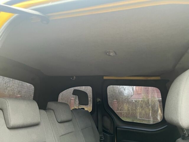 Желтый Ситроен Берлинго, объемом двигателя 1.6 л и пробегом 209 тыс. км за 5600 $, фото 8 на Automoto.ua