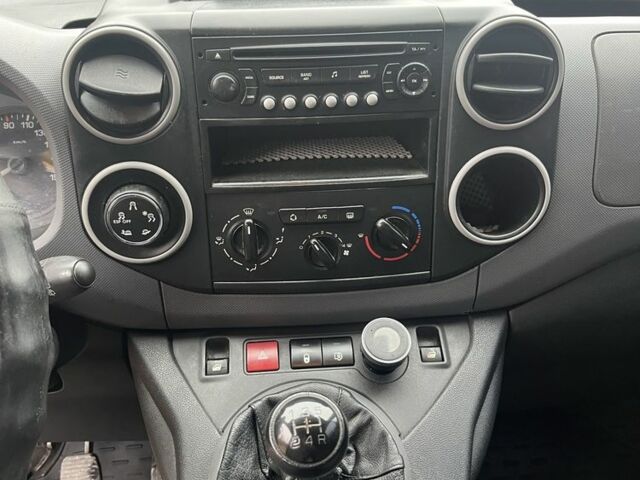 Желтый Ситроен Берлинго, объемом двигателя 1.6 л и пробегом 209 тыс. км за 5600 $, фото 11 на Automoto.ua