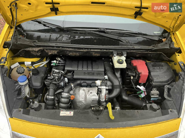 Желтый Ситроен Берлинго, объемом двигателя 1.6 л и пробегом 209 тыс. км за 5600 $, фото 13 на Automoto.ua