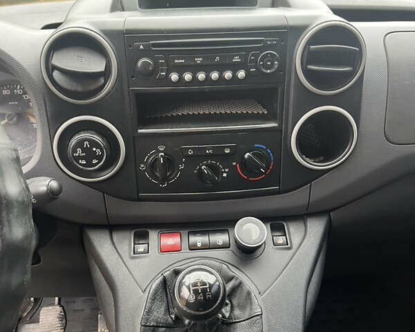 Желтый Ситроен Берлинго, объемом двигателя 1.6 л и пробегом 209 тыс. км за 5600 $, фото 11 на Automoto.ua