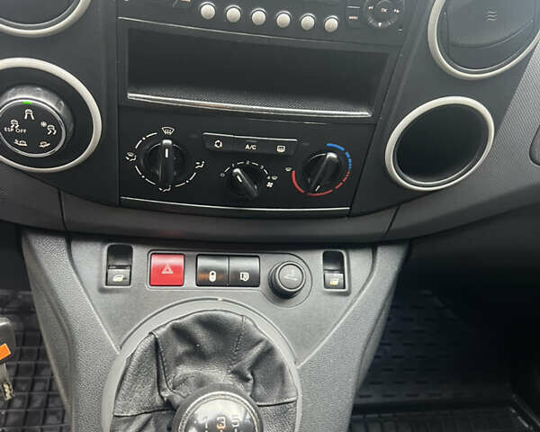 Желтый Ситроен Берлинго, объемом двигателя 1.56 л и пробегом 210 тыс. км за 7500 $, фото 11 на Automoto.ua