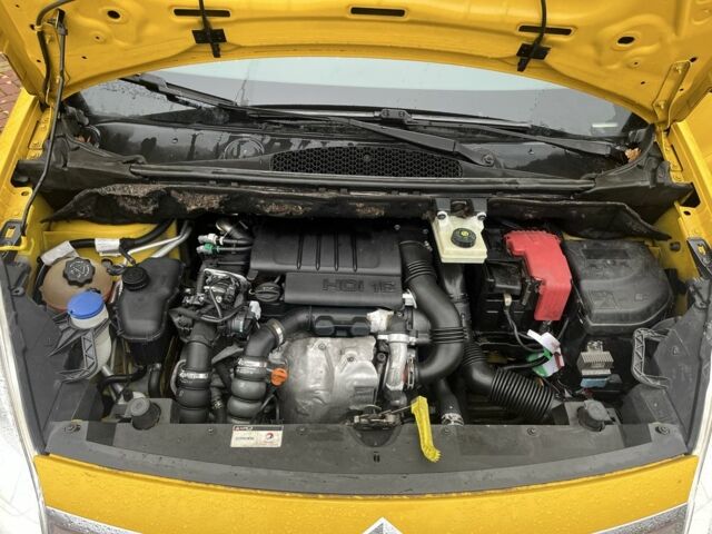 Желтый Ситроен Берлинго, объемом двигателя 1.6 л и пробегом 209 тыс. км за 5600 $, фото 13 на Automoto.ua