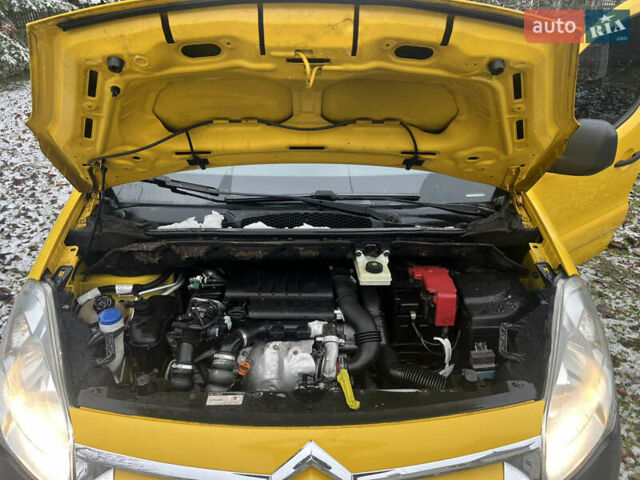 Желтый Ситроен Берлинго, объемом двигателя 1.56 л и пробегом 210 тыс. км за 7500 $, фото 16 на Automoto.ua