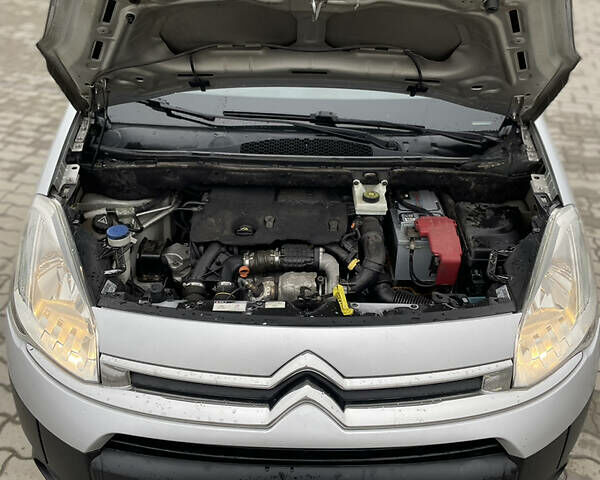 Серый Ситроен Берлинго, объемом двигателя 1.6 л и пробегом 353 тыс. км за 4200 $, фото 6 на Automoto.ua