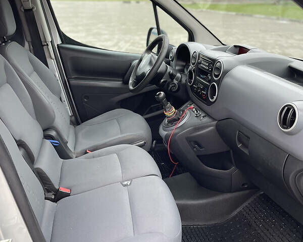 Серый Ситроен Берлинго, объемом двигателя 1.6 л и пробегом 353 тыс. км за 4200 $, фото 4 на Automoto.ua