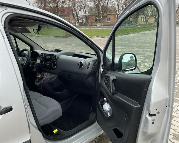 Серый Ситроен Берлинго, объемом двигателя 1.6 л и пробегом 353 тыс. км за 4200 $, фото 5 на Automoto.ua