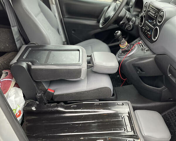 Серый Ситроен Берлинго, объемом двигателя 1.6 л и пробегом 353 тыс. км за 4200 $, фото 2 на Automoto.ua