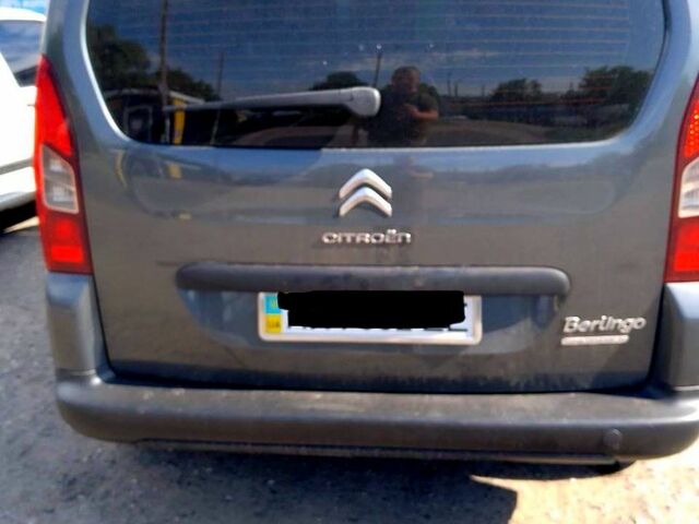 Серый Ситроен Берлинго, объемом двигателя 1.6 л и пробегом 260 тыс. км за 8000 $, фото 3 на Automoto.ua