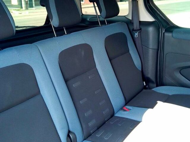 Серый Ситроен Берлинго, объемом двигателя 1.6 л и пробегом 260 тыс. км за 8000 $, фото 6 на Automoto.ua