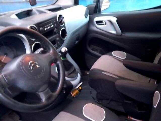 Серый Ситроен Берлинго, объемом двигателя 1.6 л и пробегом 260 тыс. км за 8000 $, фото 4 на Automoto.ua