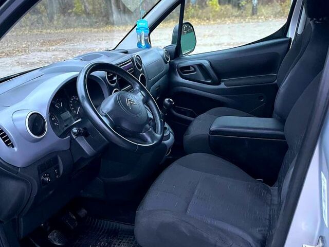 Серый Ситроен Берлинго, объемом двигателя 1.6 л и пробегом 213 тыс. км за 6700 $, фото 5 на Automoto.ua