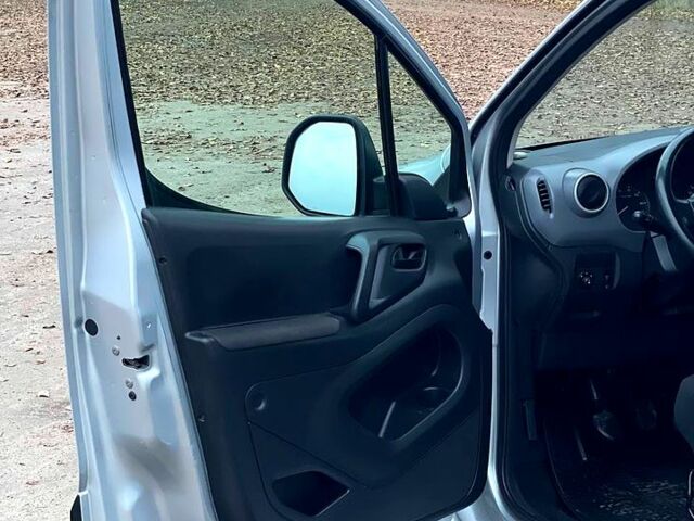 Серый Ситроен Берлинго, объемом двигателя 1.6 л и пробегом 213 тыс. км за 6700 $, фото 7 на Automoto.ua