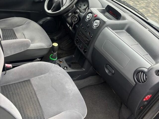 Сірий Сітроен Берлінго, об'ємом двигуна 1.6 л та пробігом 250 тис. км за 2100 $, фото 6 на Automoto.ua