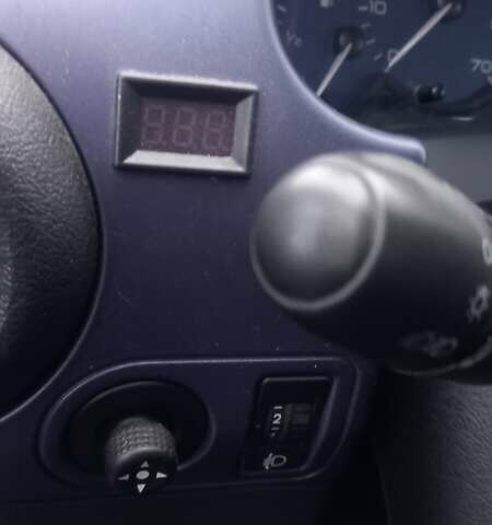 Серый Ситроен Берлинго, объемом двигателя 1.59 л и пробегом 220 тыс. км за 4600 $, фото 9 на Automoto.ua