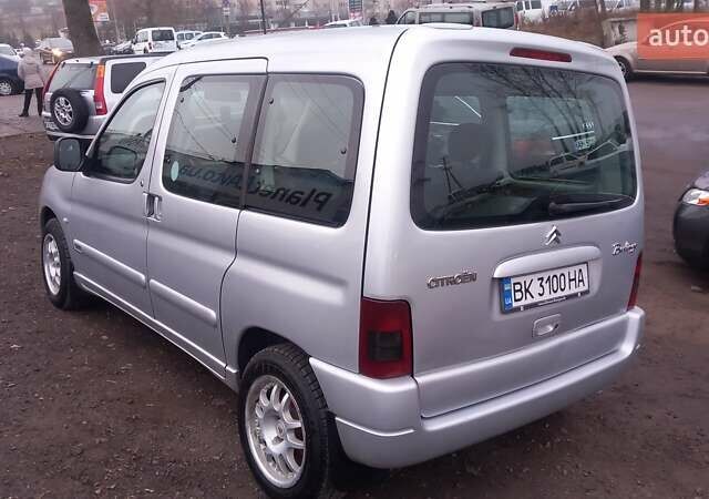 Серый Ситроен Берлинго, объемом двигателя 1.59 л и пробегом 220 тыс. км за 4600 $, фото 4 на Automoto.ua