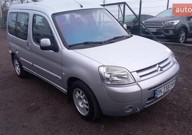 Серый Ситроен Берлинго, объемом двигателя 1.59 л и пробегом 220 тыс. км за 4600 $, фото 1 на Automoto.ua