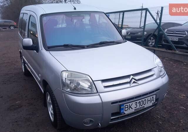 Серый Ситроен Берлинго, объемом двигателя 1.59 л и пробегом 220 тыс. км за 4600 $, фото 3 на Automoto.ua