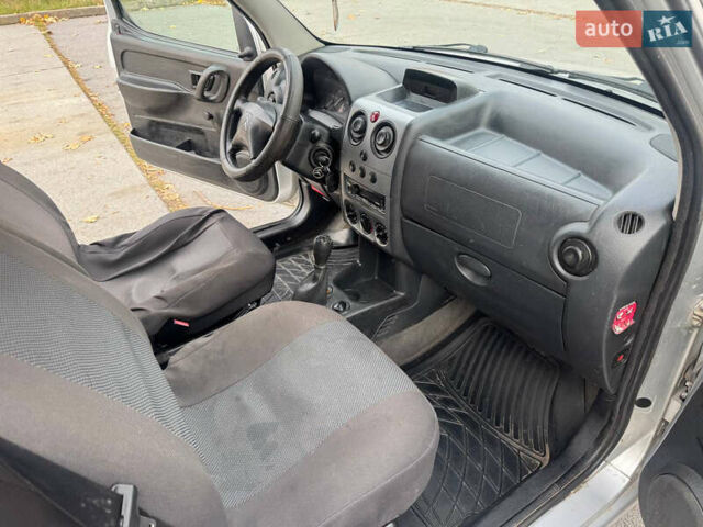 Сітроен Берлінго 2004 у Житомирі на Automoto.ua Сірий Сітроен Берлінго, об'ємом двигуна 1.4 л та пробігом 250 тис. км за 2900 $, фото 2 на Automoto.ua