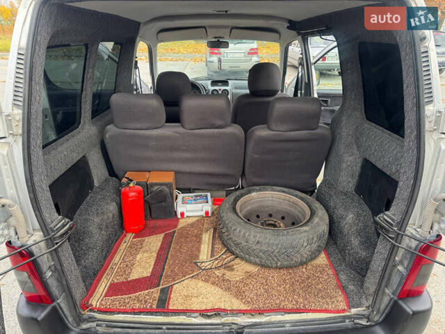 Сітроен Берлінго 2004 у Житомирі на Automoto.ua Сірий Сітроен Берлінго, об'ємом двигуна 1.4 л та пробігом 250 тис. км за 2900 $, фото 14 на Automoto.ua