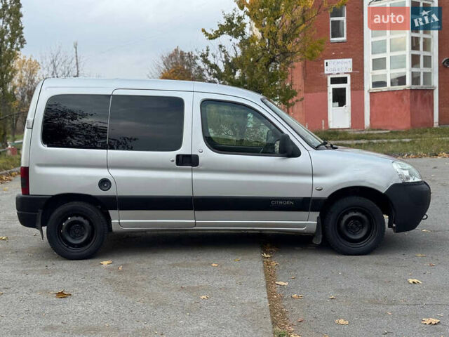 Сітроен Берлінго 2004 у Житомирі на Automoto.ua Сірий Сітроен Берлінго, об'ємом двигуна 1.4 л та пробігом 250 тис. км за 2900 $, фото 5 на Automoto.ua