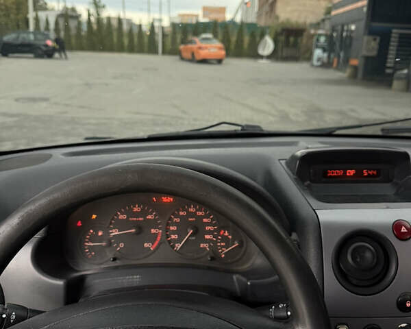 Сірий Сітроен Берлінго, об'ємом двигуна 2 л та пробігом 370 тис. км за 2600 $, фото 19 на Automoto.ua