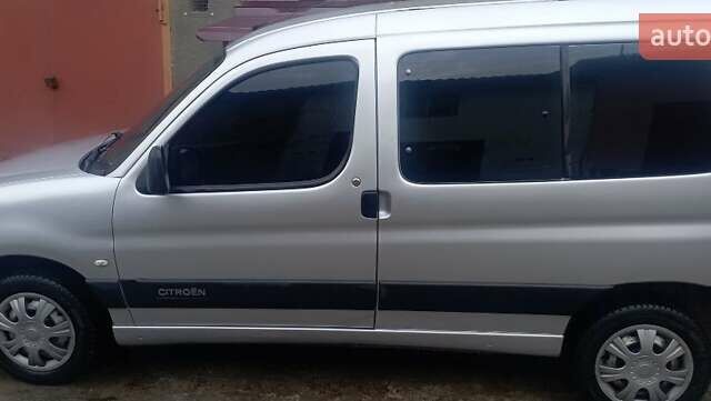 Серый Ситроен Берлинго, объемом двигателя 1.4 л и пробегом 230 тыс. км за 3700 $, фото 1 на Automoto.ua