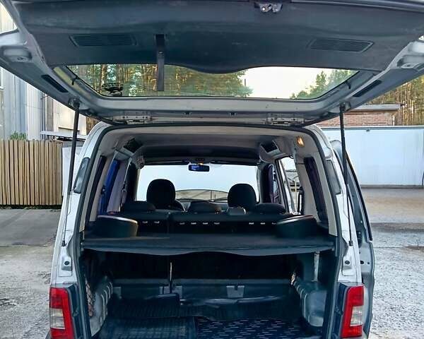 Серый Ситроен Берлинго, объемом двигателя 1.4 л и пробегом 470 тыс. км за 4500 $, фото 24 на Automoto.ua