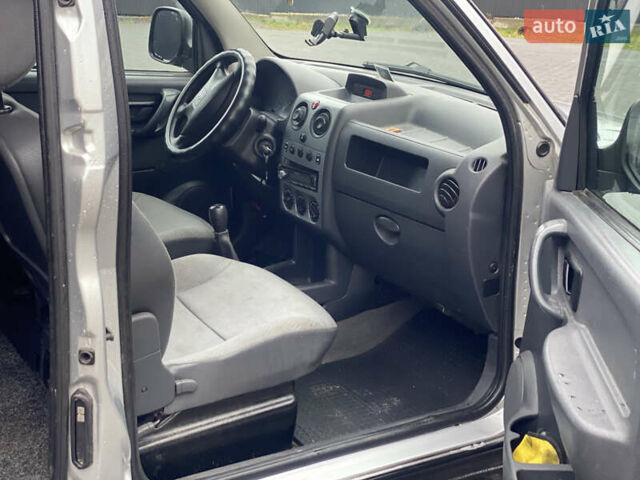 Сірий Сітроен Берлінго, об'ємом двигуна 1.56 л та пробігом 300 тис. км за 2500 $, фото 12 на Automoto.ua