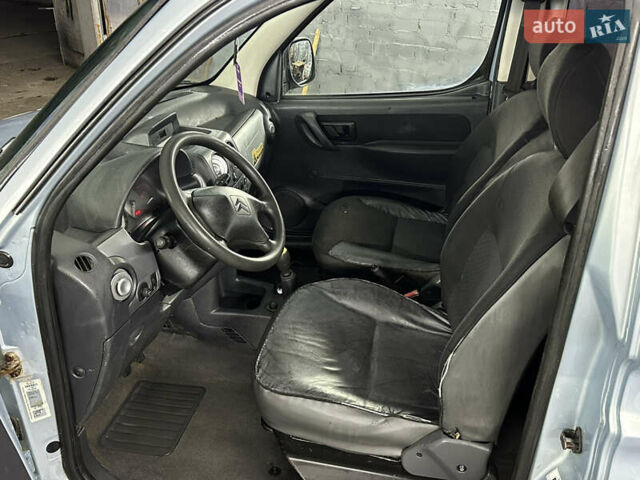 Серый Ситроен Берлинго, объемом двигателя 1.4 л и пробегом 350 тыс. км за 2950 $, фото 8 на Automoto.ua