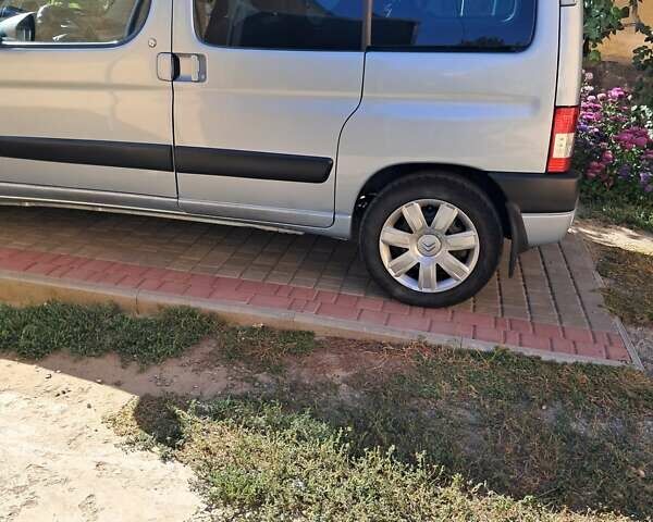 Серый Ситроен Берлинго, объемом двигателя 1.59 л и пробегом 206 тыс. км за 4900 $, фото 6 на Automoto.ua