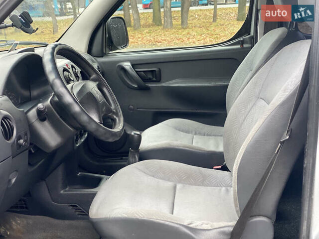 Сірий Сітроен Берлінго, об'ємом двигуна 1.56 л та пробігом 300 тис. км за 2500 $, фото 16 на Automoto.ua