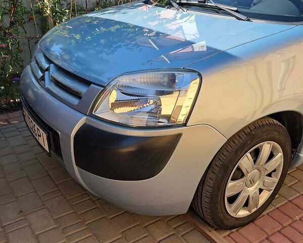 Серый Ситроен Берлинго, объемом двигателя 1.59 л и пробегом 206 тыс. км за 4900 $, фото 4 на Automoto.ua