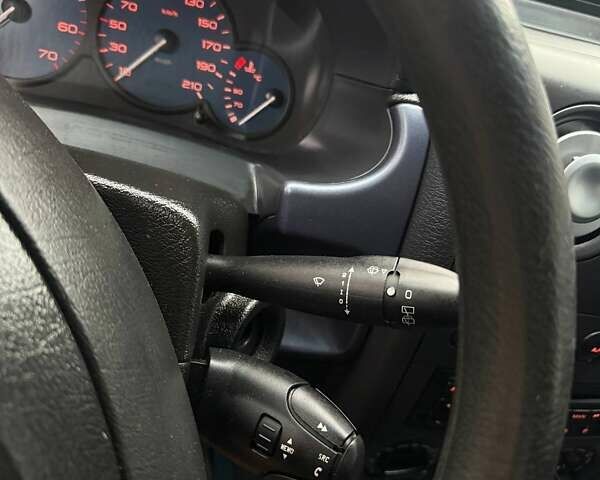 Серый Ситроен Берлинго, объемом двигателя 1.59 л и пробегом 158 тыс. км за 4999 $, фото 8 на Automoto.ua