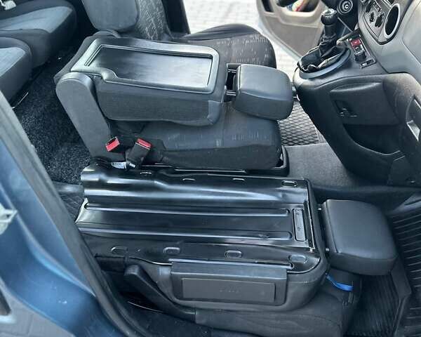 Сітроен Берлінго 2008 у Нововолинськ на Automoto.ua Сірий Сітроен Берлінго, об'ємом двигуна 1.6 л та пробігом 191 тис. км за 5900 $, фото 52 на Automoto.ua