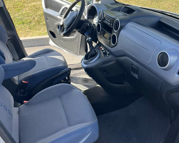 Серый Ситроен Берлинго, объемом двигателя 1.6 л и пробегом 289 тыс. км за 5800 $, фото 7 на Automoto.ua