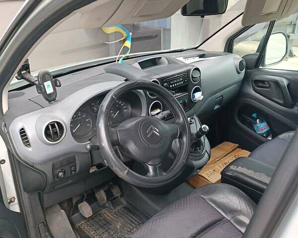 Серый Ситроен Берлинго, объемом двигателя 1.56 л и пробегом 335 тыс. км за 4800 $, фото 6 на Automoto.ua