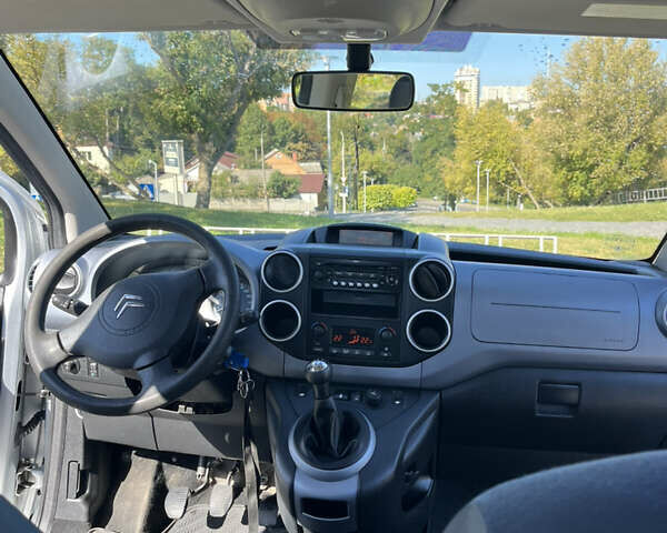 Серый Ситроен Берлинго, объемом двигателя 1.6 л и пробегом 289 тыс. км за 5800 $, фото 5 на Automoto.ua