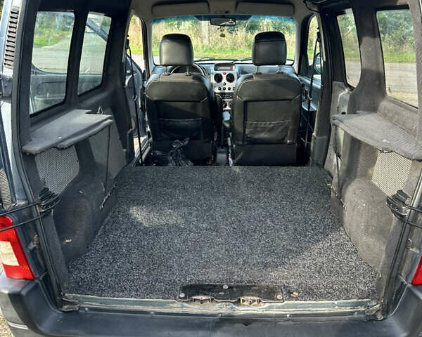 Серый Ситроен Берлинго, объемом двигателя 1.56 л и пробегом 245 тыс. км за 4200 $, фото 7 на Automoto.ua