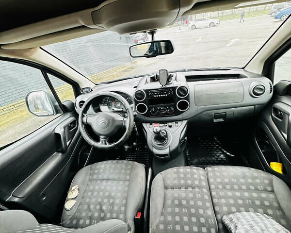 Сірий Сітроен Берлінго, об'ємом двигуна 1.6 л та пробігом 349 тис. км за 4499 $, фото 11 на Automoto.ua