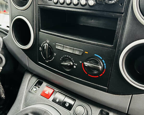 Сірий Сітроен Берлінго, об'ємом двигуна 1.6 л та пробігом 349 тис. км за 4499 $, фото 13 на Automoto.ua