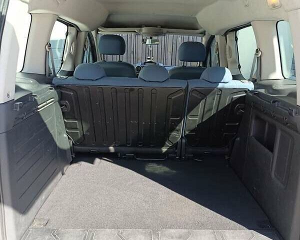 Серый Ситроен Берлинго, объемом двигателя 1.56 л и пробегом 298 тыс. км за 6400 $, фото 3 на Automoto.ua