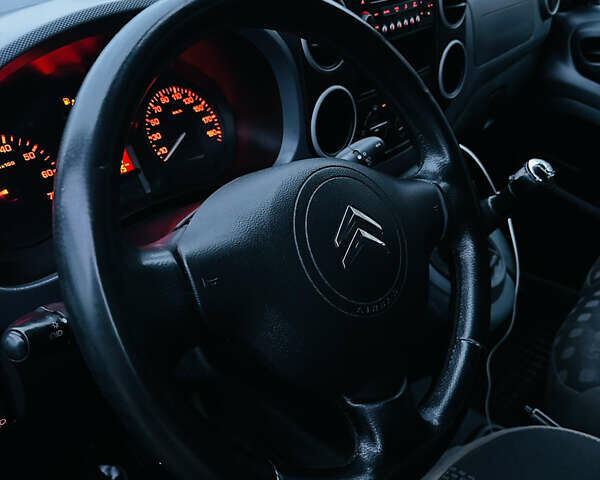 Серый Ситроен Берлинго, объемом двигателя 1.56 л и пробегом 350 тыс. км за 4500 $, фото 7 на Automoto.ua