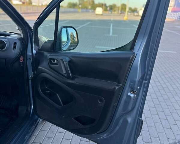 Серый Ситроен Берлинго, объемом двигателя 1.6 л и пробегом 191 тыс. км за 5900 $, фото 27 на Automoto.ua